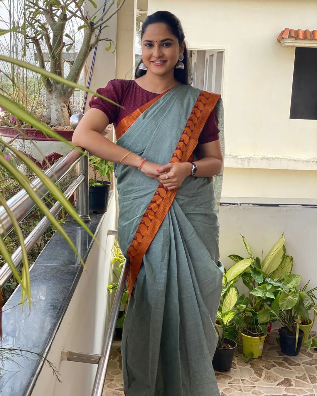 TELUGU TV ANCHOR KASI ANNAPURNA STILLS IN BLUE SAREE 9